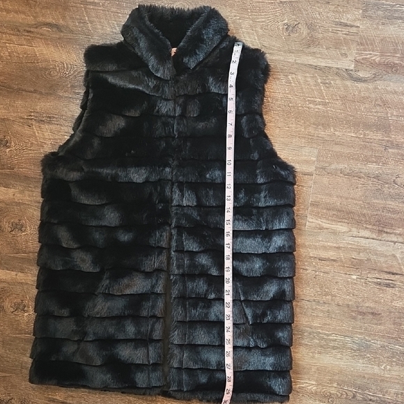 NWT C. C Faux Mink Fur Sleeveless Fully Lined Vest in Black Womens Size S-M - Picture 10 of 11